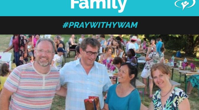 Berdoa untuk Keluarga Besar YWAM